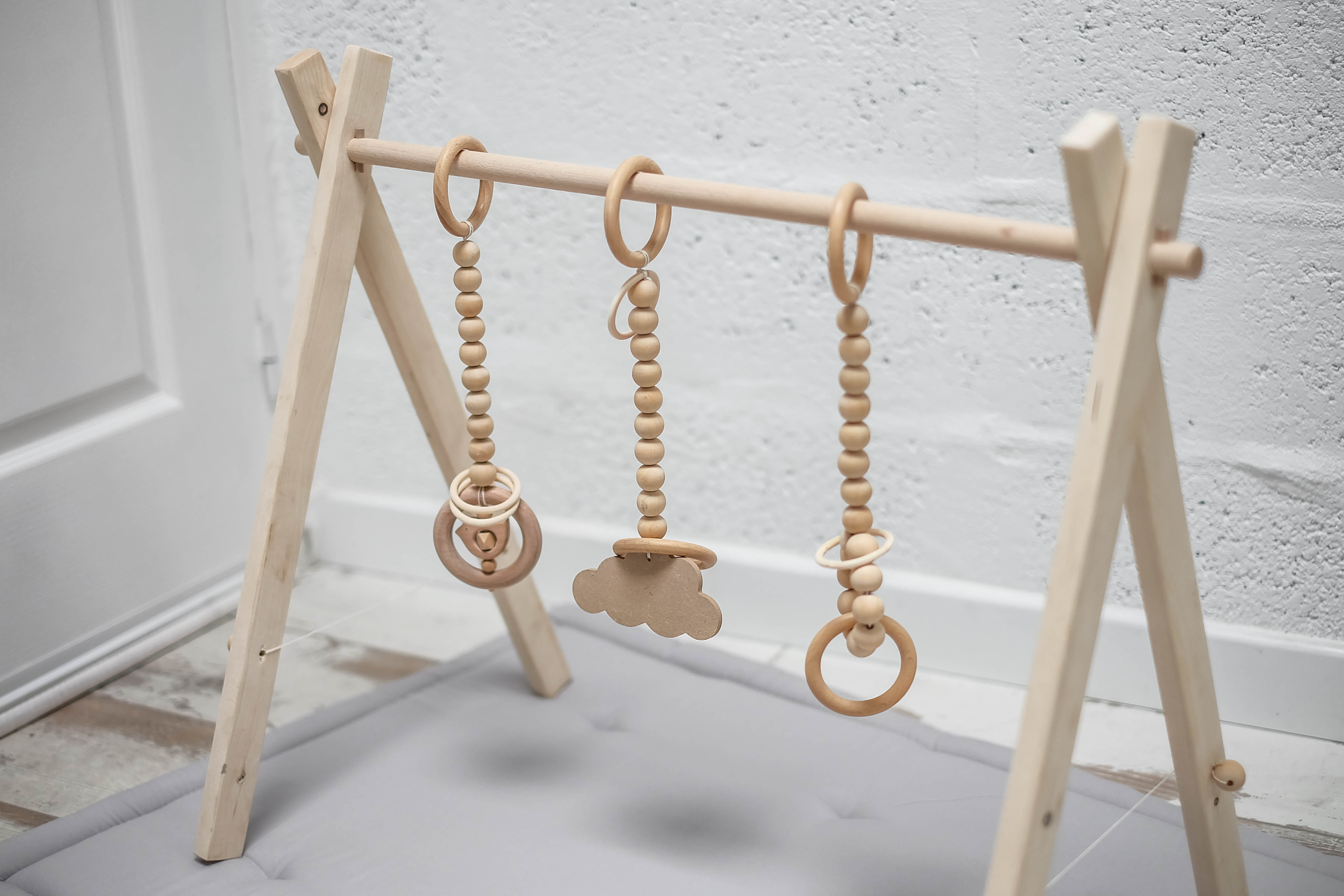 Arche / portique d'éveil bébé en bois montessori 👶 4 suspensions -  Montessori